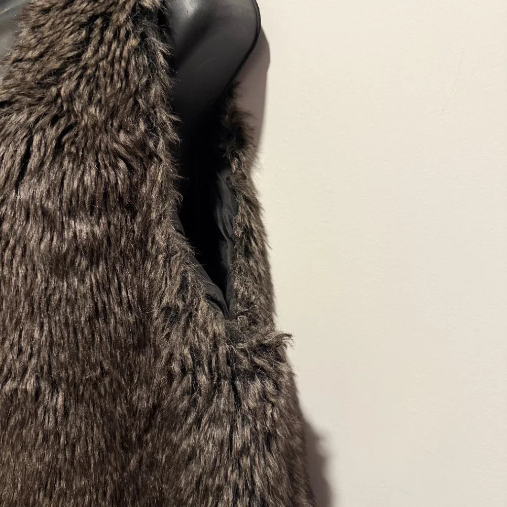 Ava & Viv Brown Faux Fur Vest – Medium – Soft Plush Layering Piece w/ Pockets - Picture 4 of 8